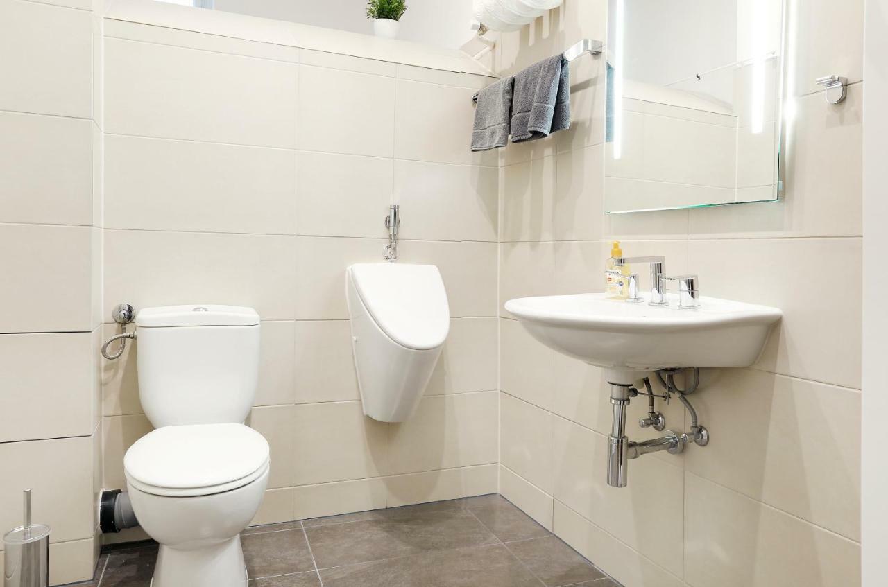 Droy By Rockchair Apartments L Superhost Status L 2 Bedroom Boxspringbeds Next To Center "Kurfuerstendamm" - Cozy Family & Business Flair Welcomes You! Berlim Exterior foto